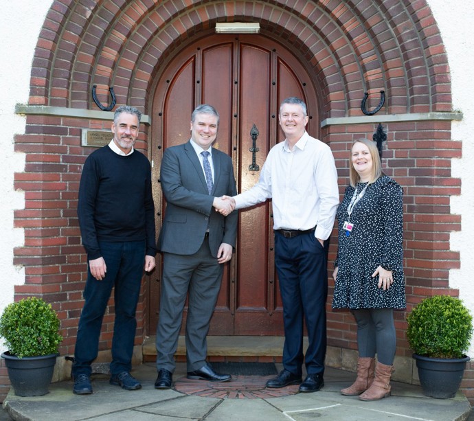 Tom Arthur MSP visits Hansel gallery 0