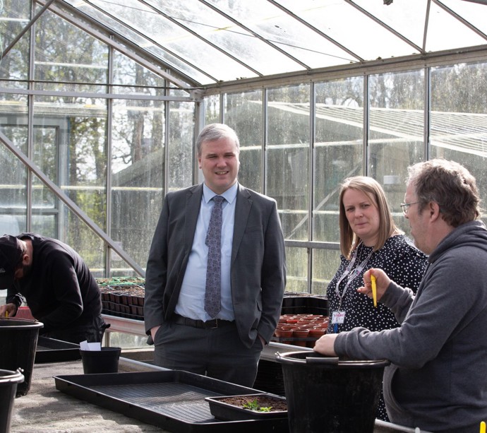 Tom Arthur MSP visits Hansel gallery 1