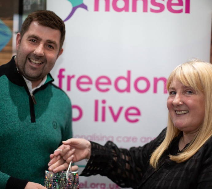 Golfers raise funds for Hansel gallery 14